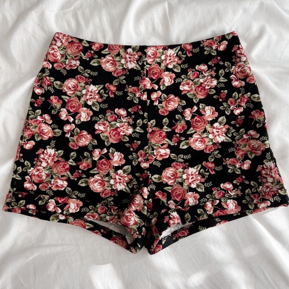 Forever 21 Black Floral Print High Waist Knit Micro Shorts Size XS Bloomcore - Picture 1 of 3